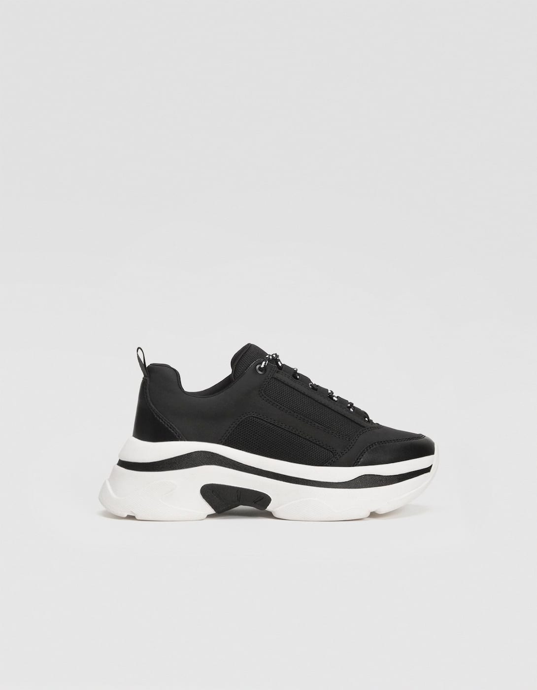Sepatu sneakers stradivarius